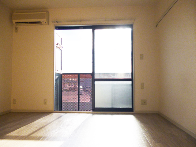 Living and room. Western-style (reference)