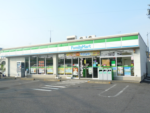 Convenience store. FamilyMart Matsusaka Okuroda store up (convenience store) 122m