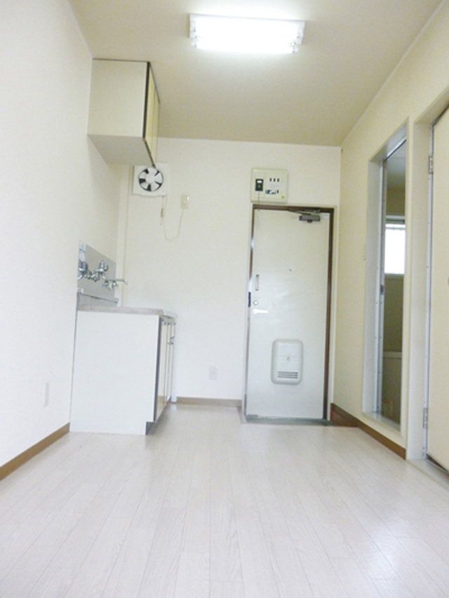 Kitchen. (reference)