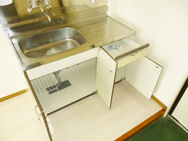 Kitchen. Kitchen storage (Reference)