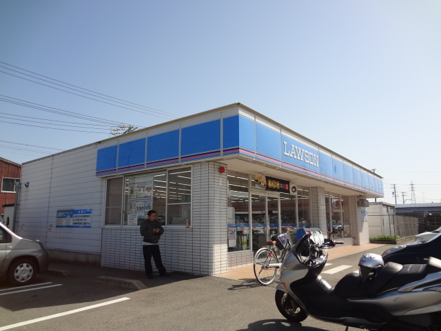 Convenience store. 800m until Lawson Matsusaka Ishizu-cho store (convenience store)