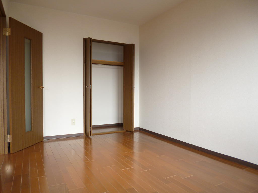 Other room space. Flooring