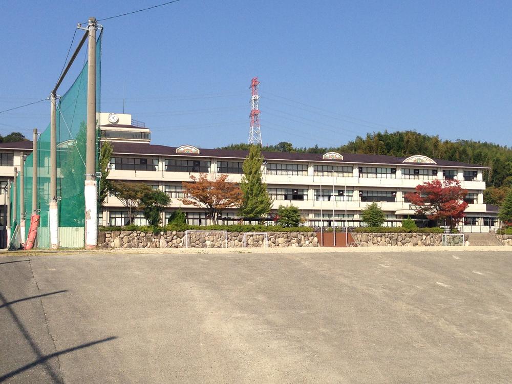 Junior high school. 2606m to Asahi Municipal Asahi Junior High School