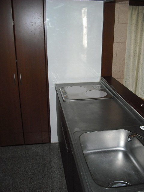 Kitchen. I ・ H stove
