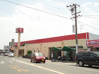 Supermarket. 200m up to number one Tachi Komono shop (super)