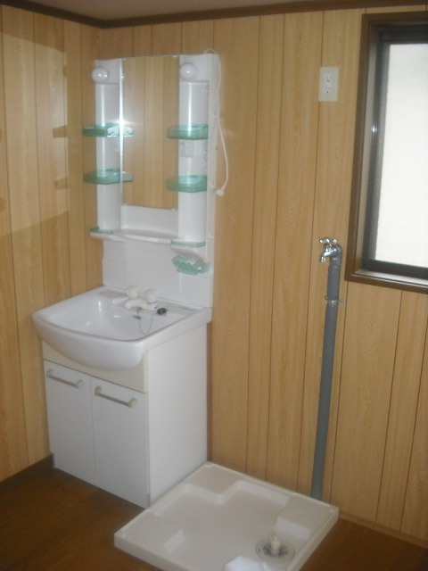 Washroom. Undressing space is also a spacious ~ To.