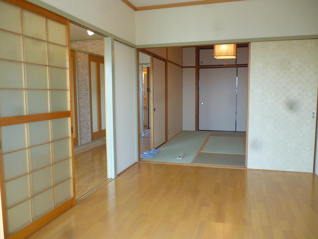 Other room space. It will serve as a model photo of another room of the same properties