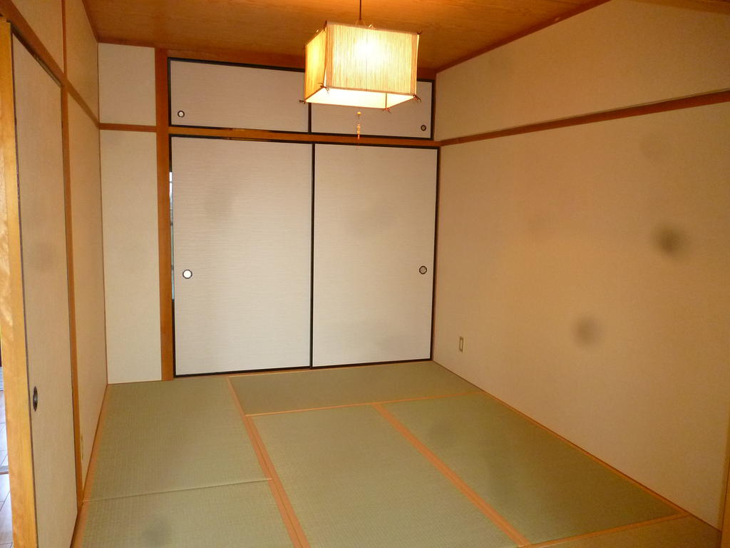 Other room space. It will serve as a model photo of another room of the same properties