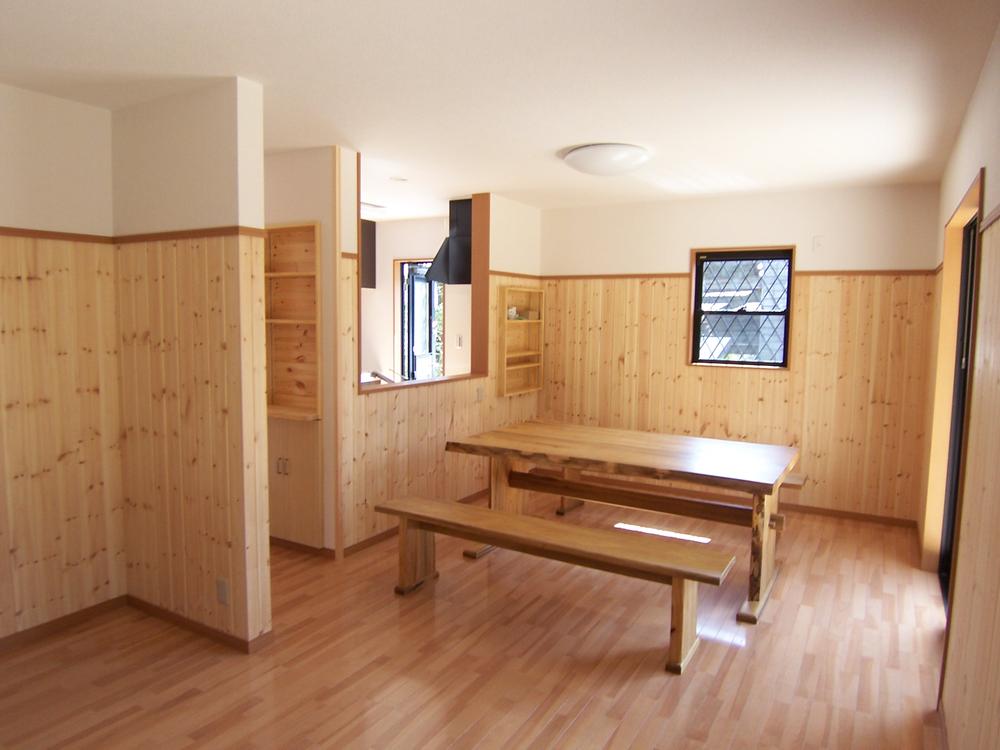 Living. The Company is taking advantage of the strengths of the timber industry , The interior is a paste plate,  You can relax in the scent of wood We create a space with warmth. 