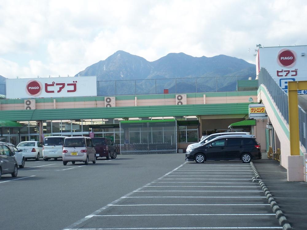 Supermarket. Piago until Komono shop 3698m
