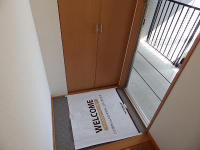 Entrance. With cupboard