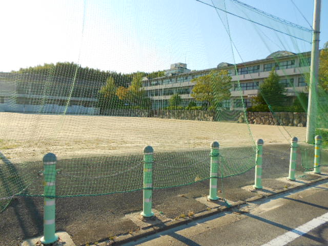 Junior high school. 860m to Asahi Municipal Asahi junior high school (junior high school)