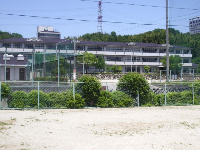 Junior high school. Municipal 1100m Asahi until junior high school (junior high school)