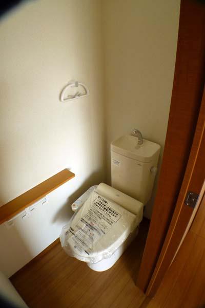 Toilet. Second floor Washlet