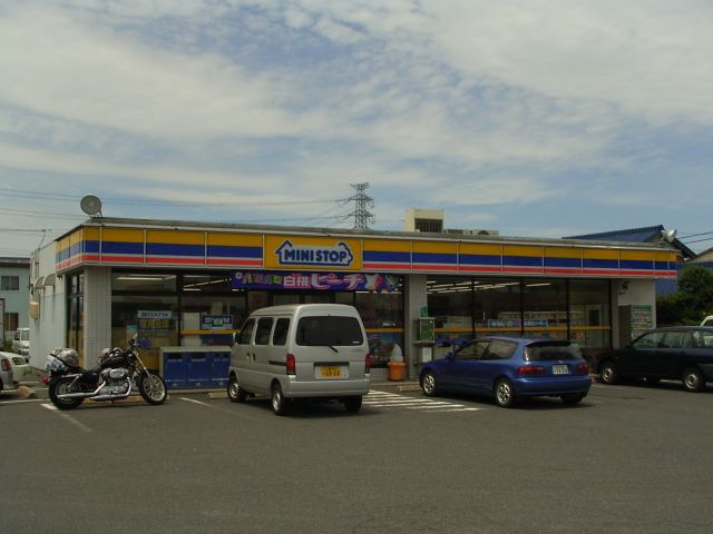 Convenience store. MINISTOP up (convenience store) 520m