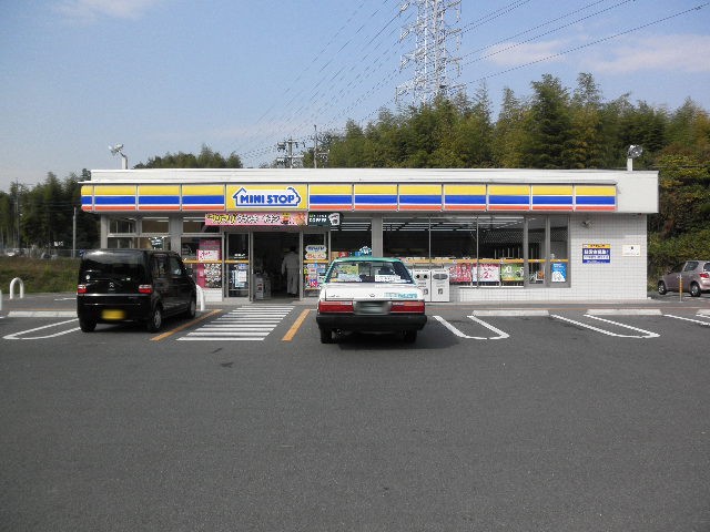 Convenience store. MINISTOP Yokkaichi Amagasuka store up (convenience store) 972m