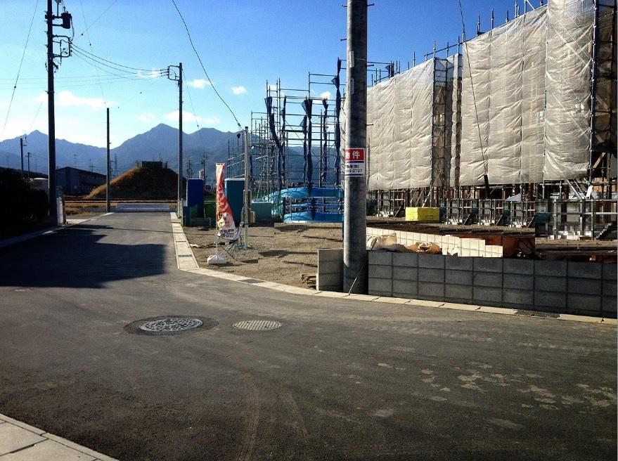 Local photos, including front road. Local (12 May 2013) Shooting