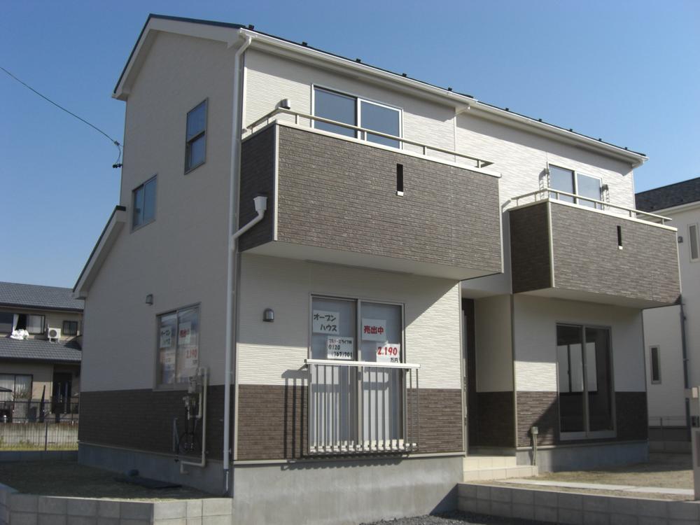 Local appearance photo. Local 1 Building appearance