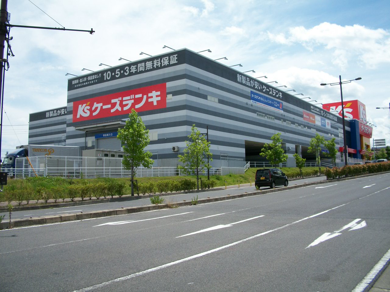 Home center. K's Denki Nabari store up (home improvement) 851m