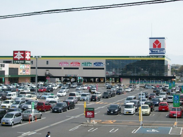 Home center. Yamada Denki Tecc Land Nabari store up (home improvement) 2091m