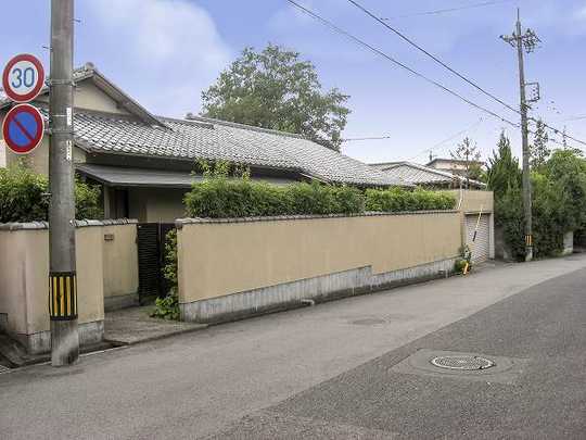 Local appearance photo. There is a shutter with a garage on the right-hand side.