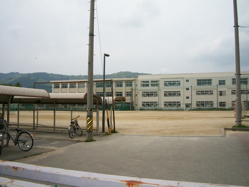 Junior high school. Nabari Municipal Nabari junior high school (junior high school) up to 1273m
