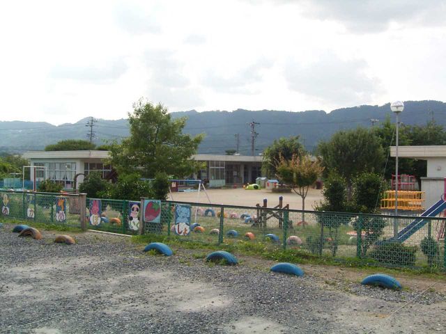 kindergarten ・ Nursery. Red-eye nursery school (kindergarten ・ 870m to the nursery)