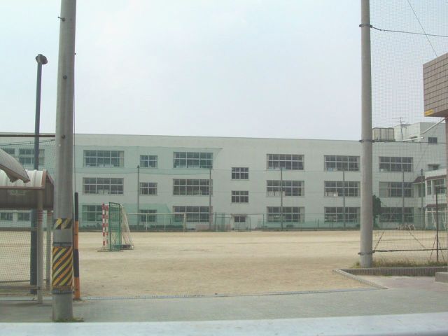 Junior high school. Municipal Nabari until junior high school (junior high school) 1300m