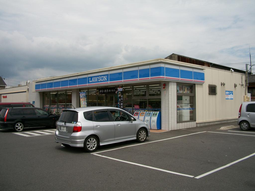 Convenience store. 700m until Lawson Nabari Matsuzaki Machiten (convenience store)