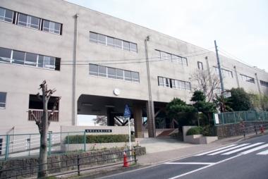 Primary school. Nabari 1050m kindergarten to elementary school, Nursery, primary school, Junior high school is within walking distance. (Walk about 20 minutes). Educational facilities is also well-equipped area. 