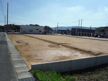 Local land photo. It was to construct the completion of construction. Please by all means check the surrounding environment such as your local. 