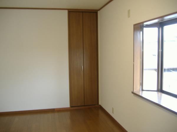 Non-living room. It has been changed to closet.