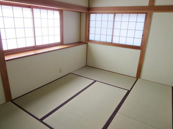 Non-living room. Second floor 8 quires Japanese-style room!