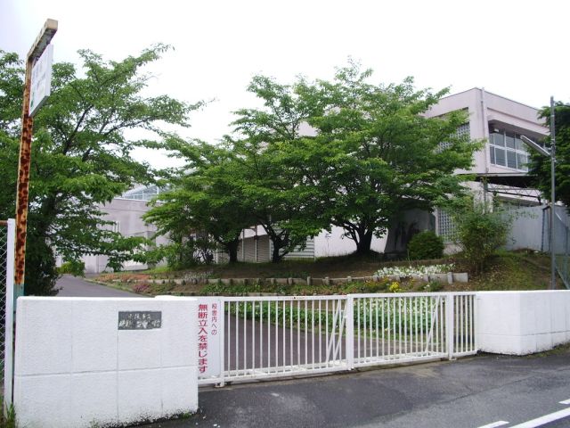 Junior high school. Municipal Kikyogaoka until junior high school (junior high school) 952m