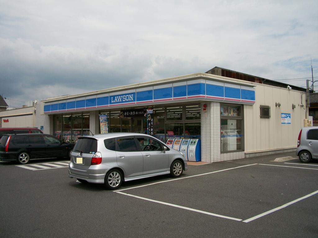 Convenience store. 573m until Lawson Nabari Matsuzaki Machiten (convenience store)