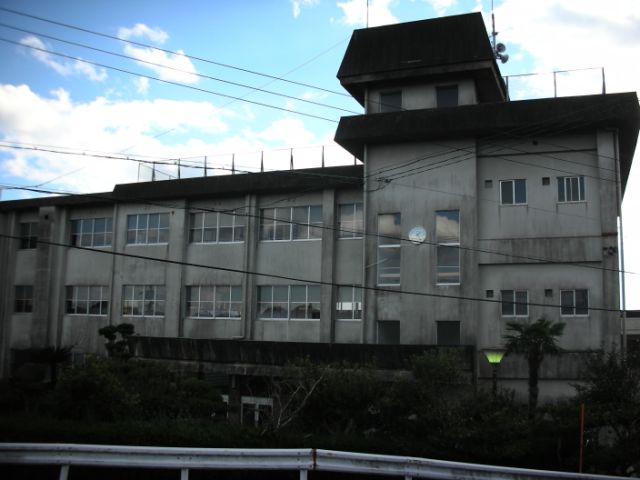 Primary school. Municipal Ugata up to elementary school (elementary school) 2600m