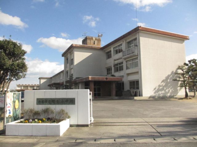 Primary school. Municipal Akio up to elementary school (elementary school) 540m