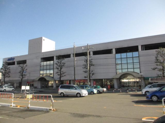 Supermarket. 520m until Suzuka Hunter (Super)