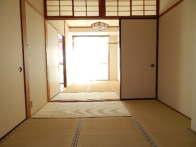 Other room space. Relaxing Japanese-style room