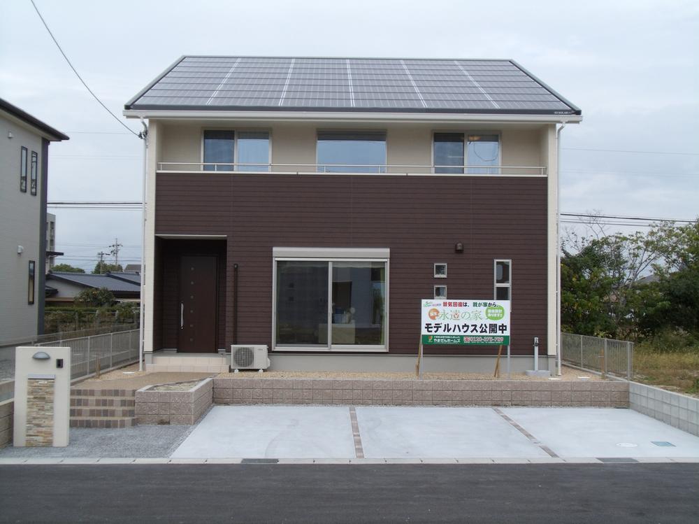 Local appearance photo. Solar panels roof integrated. Conscious of the aesthetics residential is very smart.