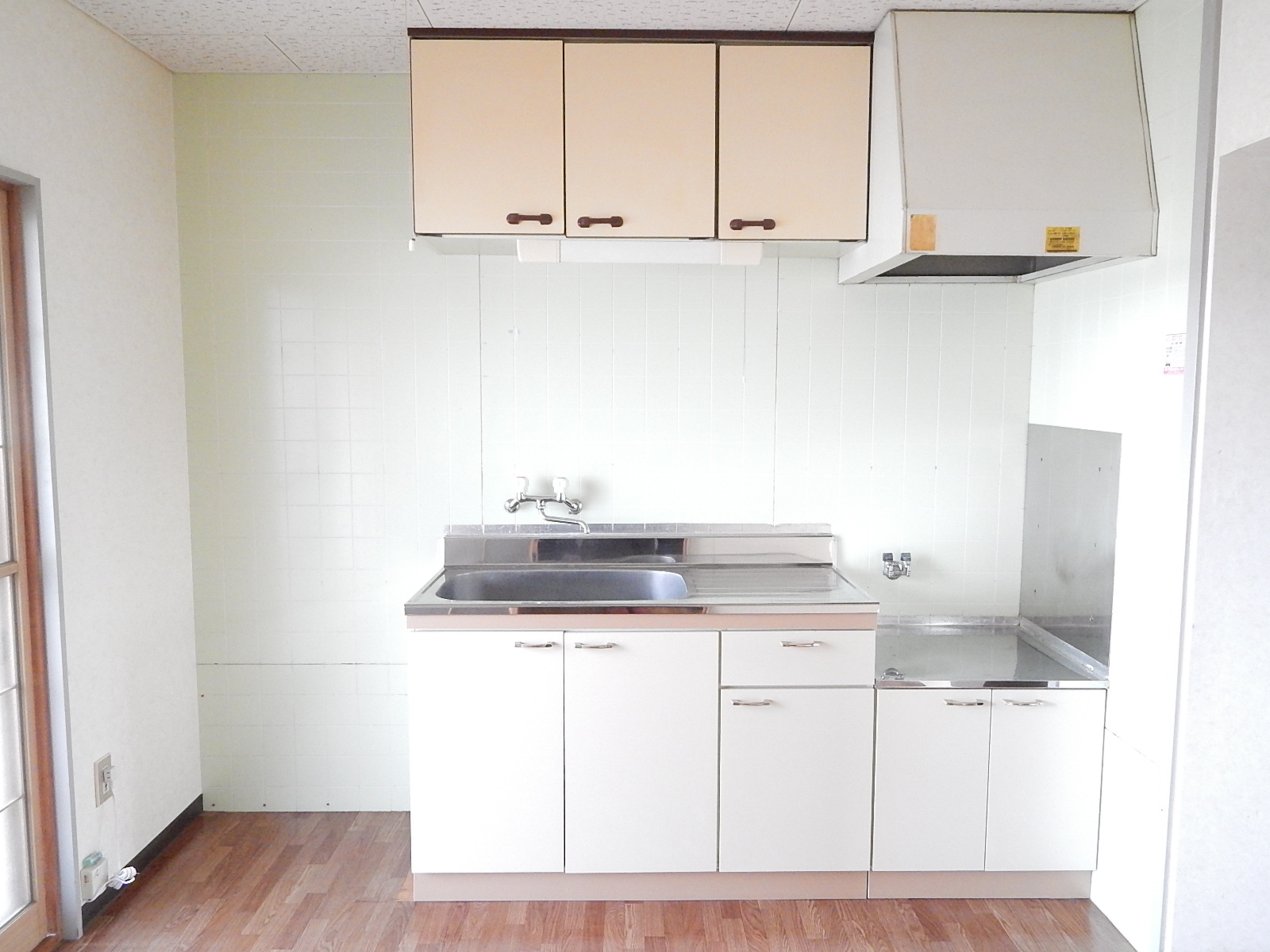 Kitchen. You will want to have a gas stove installed Allowed cuisine