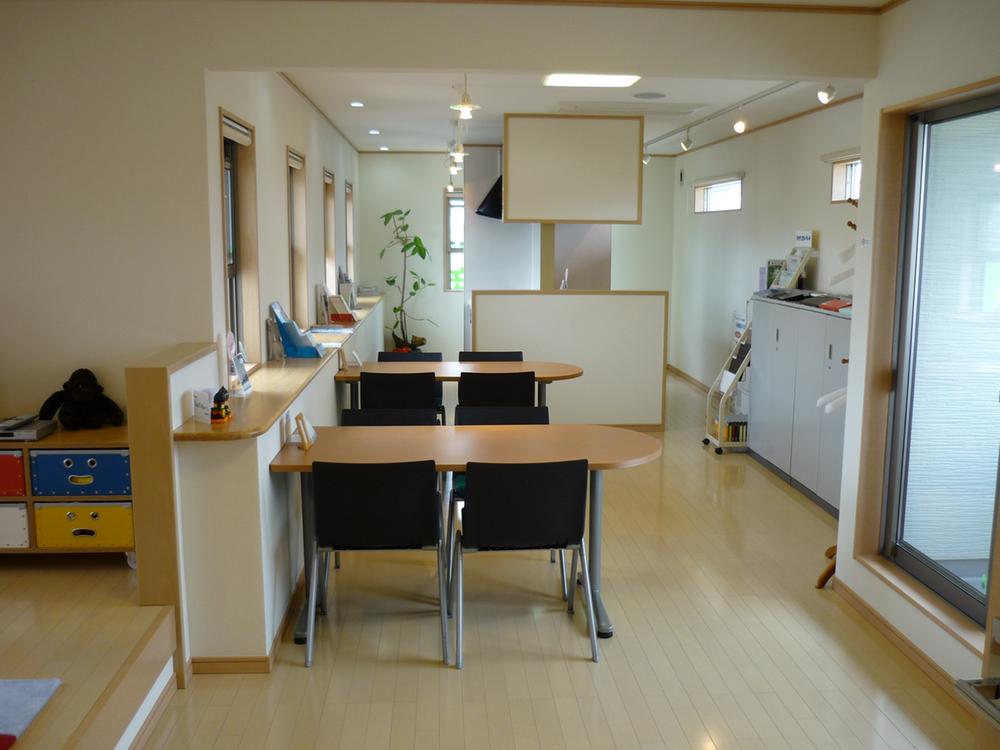 exhibition hall / Showroom. Meeting space of bright space ☆ 
