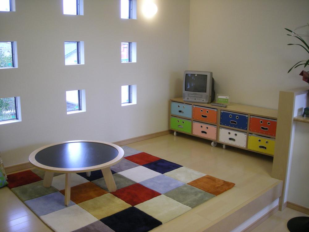 exhibition hall / Showroom. Kids room visible from the meeting space ☆ It is safe can have small children! 
