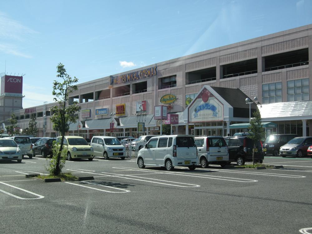 Shopping centre. 1110m walk 14 minutes to the Aeon Mall Suzuka Berushiti