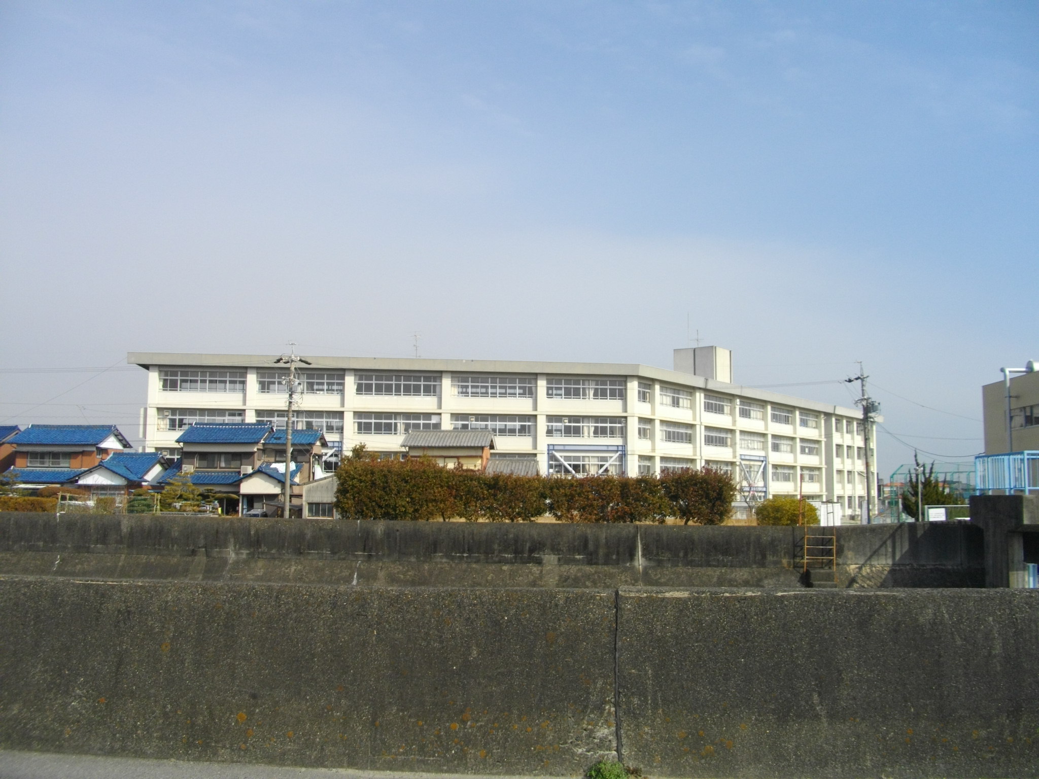 Junior high school. Tsuzumigaura 2400m until junior high school (junior high school)