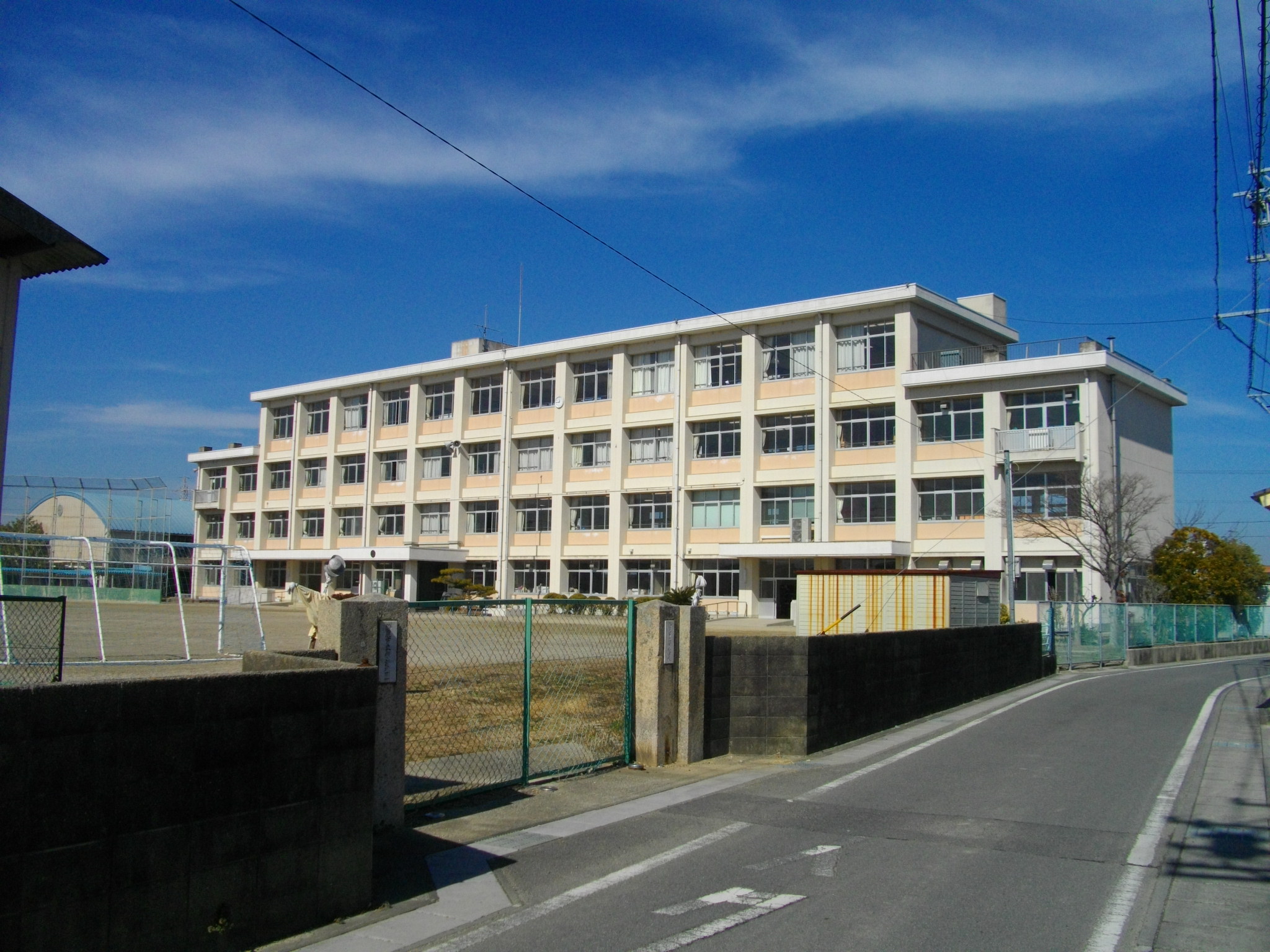 Primary school. 1041m to Suzuka TatsuSakae elementary school (elementary school)