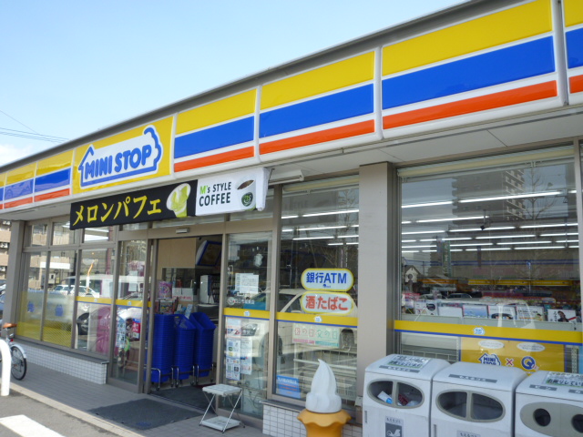 Convenience store. MINISTOP up (convenience store) 552m
