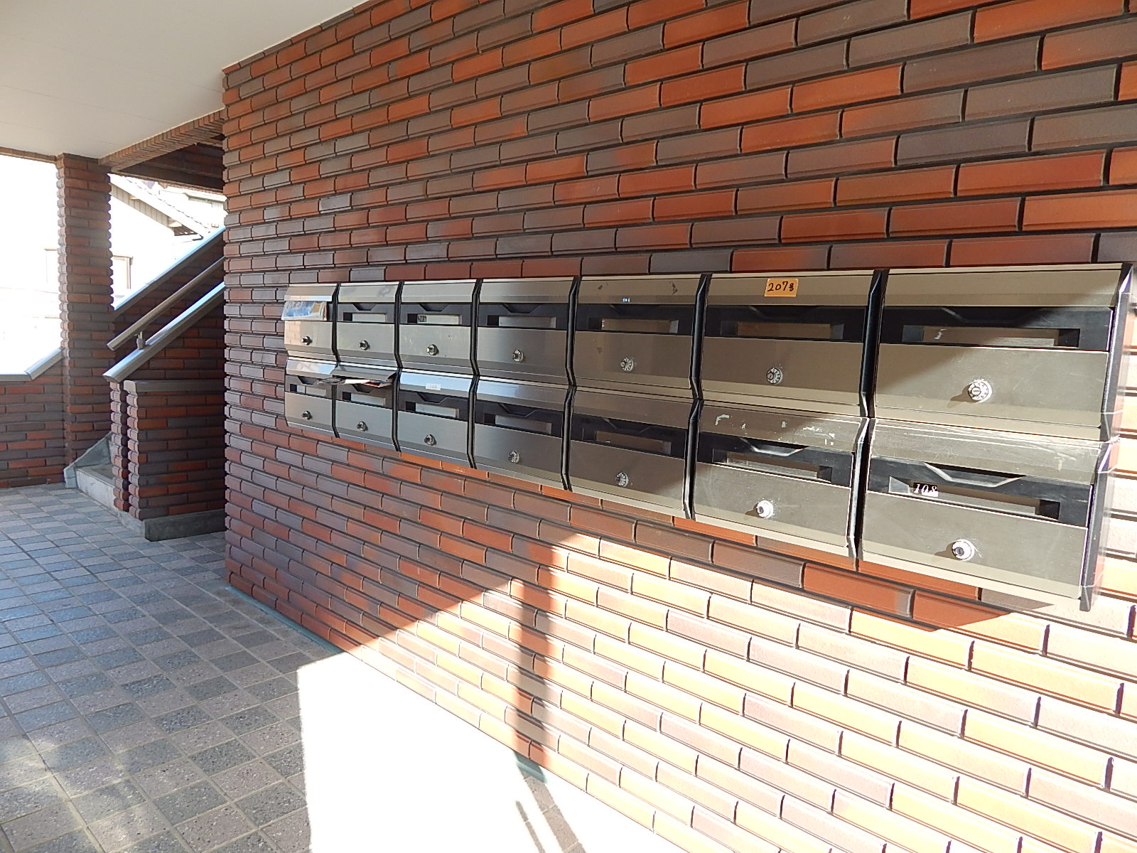 Other common areas. There is a set mailbox ☆