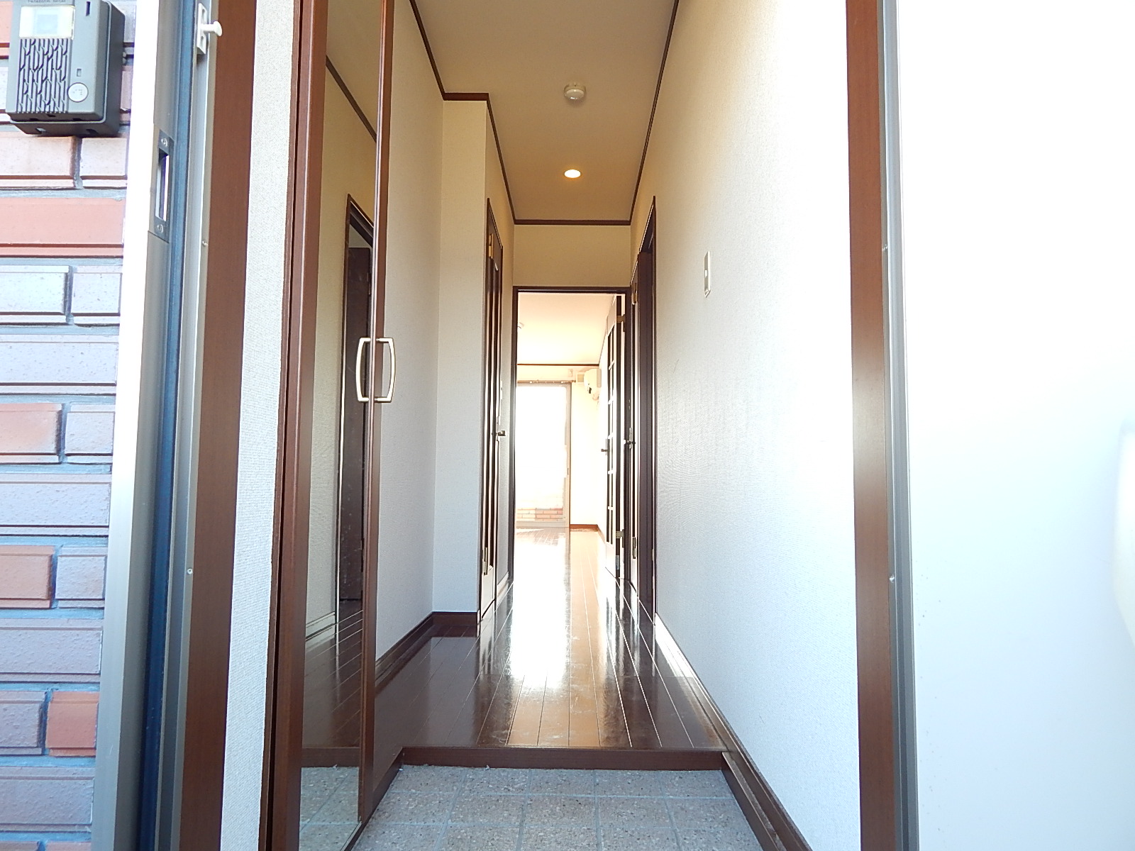 Entrance. Brightly, Spacious entrance