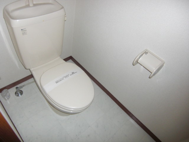 Toilet.  ※ Because of free will, It is a photograph of the same thing the other room.